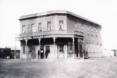 hotel-Cayley-with-people